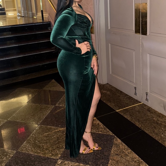 Velvet dress - Picture 1 of 3
